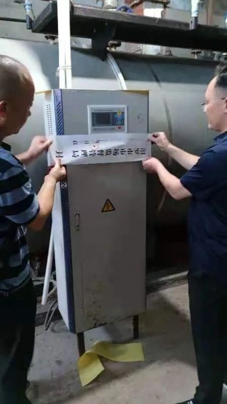 岳陽市場(chǎng)監(jiān)管局督查汨羅特種設(shè)備安全并關(guān)注交通安全管制設(shè)備研發(fā)